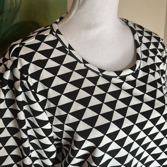 ๐2xHost Pick๐ Worthington Geometric Blouse - Picture 2 of 7
